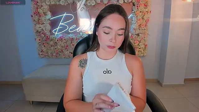 AlinaKravitz online show from April 14, 6:25 pm