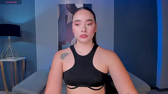 Snapshot of AlinaKravitz chatting on June 5, 6:46 pm AlinaKravitz online show from June 5, 6:46 pm