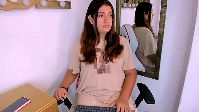 Valery Maravilla  online show from January 5, 8:10 pm