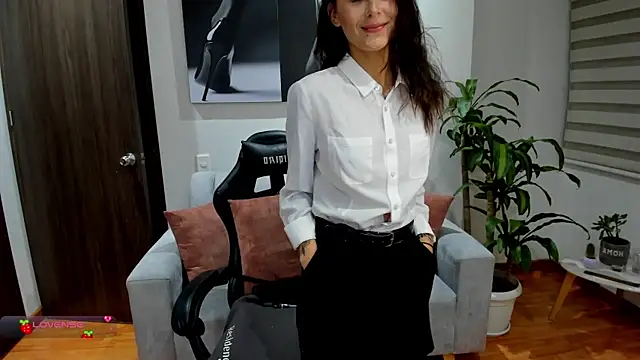 Emmy petit online show from February 11, 1:52 am