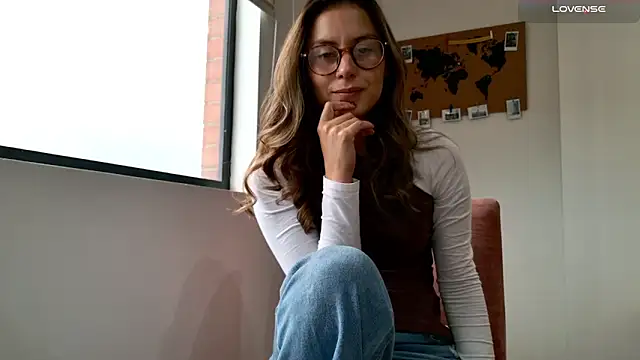 Emmy petit online show from December 22, 8:28 pm