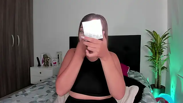 LaylaJewel online show from February 17, 4:04 pm