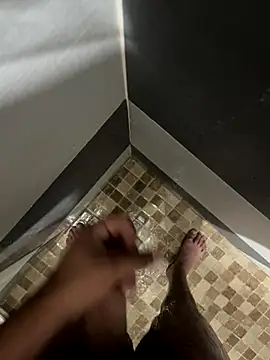 Snapshot of mylovetr1 chatting on October 31, 9:05 pm mylovetr1 online show from October 31, 9:05 pm