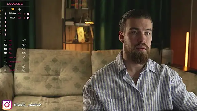 Snapshot of Karlos_Ripped_ chatting on December 10, 9:33 am Karlos Ripped online show from December 10, 9:33 am