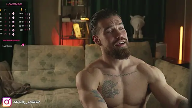 Snapshot of Karlos_Ripped_ chatting on December 12, 11:40 am Karlos Ripped online show from December 12, 11:40 am