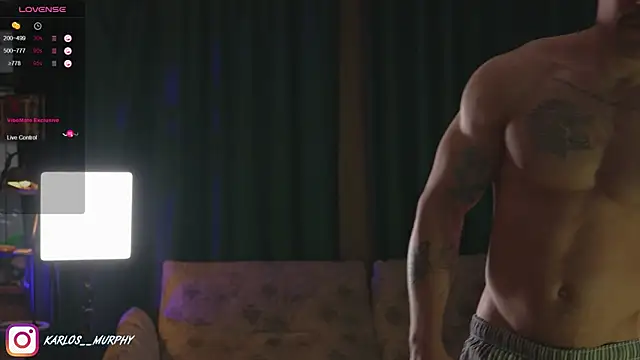 Snapshot of Karlos_Ripped_ chatting on January 27, 10:06 am Karlos Ripped online show from January 27, 10:06 am