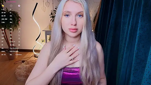 Snapshot of Evacadooo chatting on May 6, 3:02 am Evacadooo online show from May 6, 3:02 am