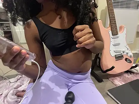 iveedie017 online show from December 2, 1:22 am