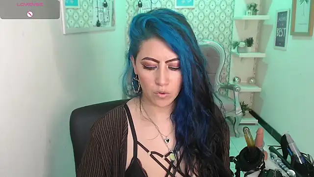 Snapshot of scarleth_blue chatting on February 3, 6:45 am scarleth blue online show from February 3, 6:45 am