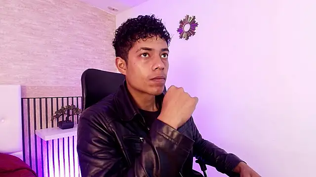 Snapshot of wagz chatting on December 4, 12:25 pm wagz online show from December 4, 12:25 pm