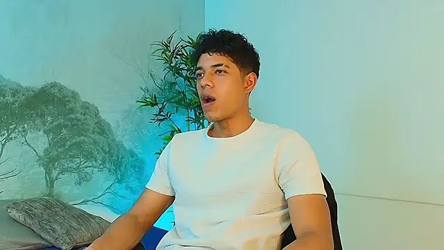 Snapshot of wagz chatting on March 28, 8:30 pm wagz online show from March 28, 8:30 pm