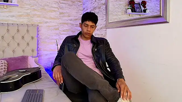 Snapshot of wagz chatting on April 3, 8:18 pm wagz online show from April 3, 8:18 pm