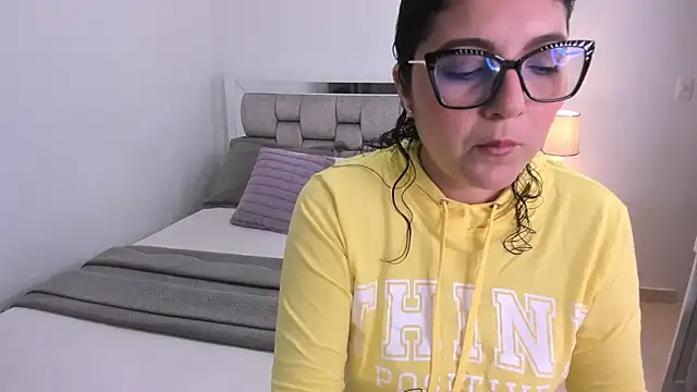 Camilaa bueno online show from April 8, 11:16 pm