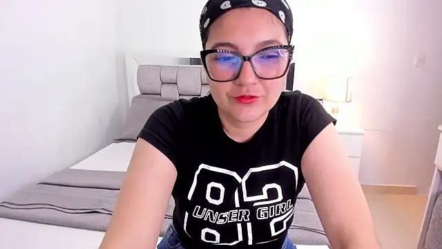 Camilaa bueno online show from April 21, 12:01 am