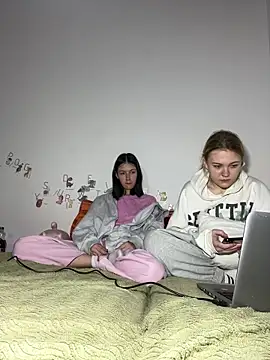 ella grays online show from March 27, 6:40 pm