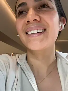 SaraOspinna online show from December 12, 8:43 pm