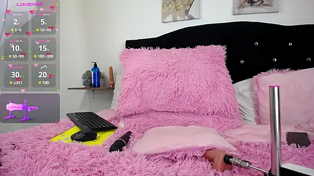 Miah hilton2 online show from December 3, 9:45 pm