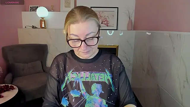 AlexandraKind online show from February 17, 5:36 am