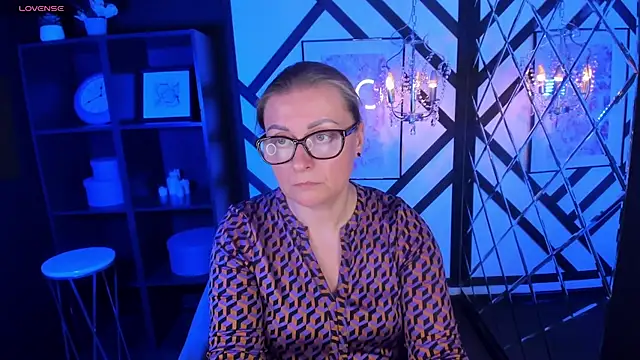 AlexandraKind online show from March 3, 4:35 pm