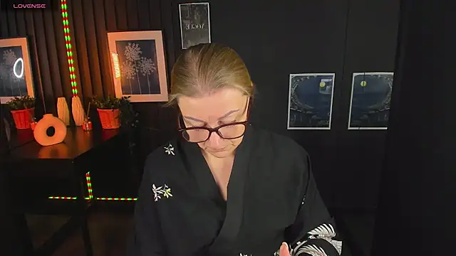 AlexandraKind online show from March 4, 8:38 pm