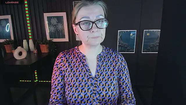 AlexandraKind online show from March 5, 9:05 am