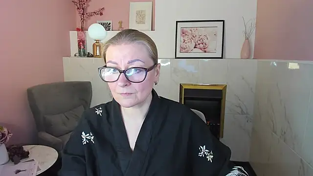 AlexandraKind online show from March 13, 9:05 pm