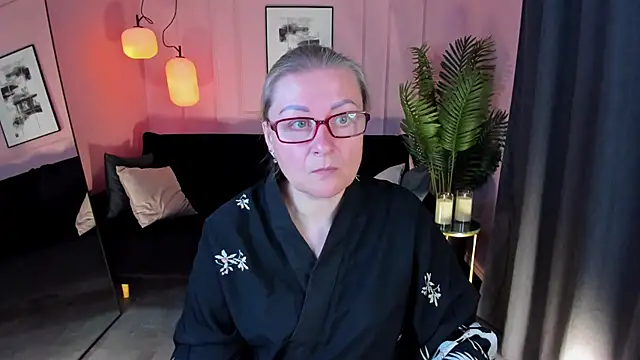 AlexandraKind online show from September 20, 1:45 pm