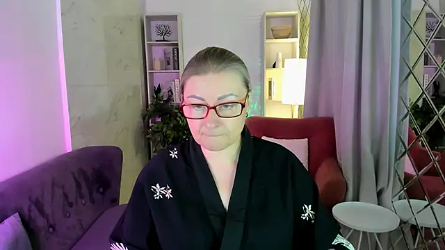 AlexandraKind online show from November 11, 8:31 pm