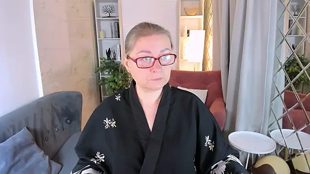 AlexandraKind online show from November 15, 1:40 pm