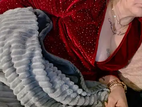 housewife shantie online show from February 14, 6:23 am