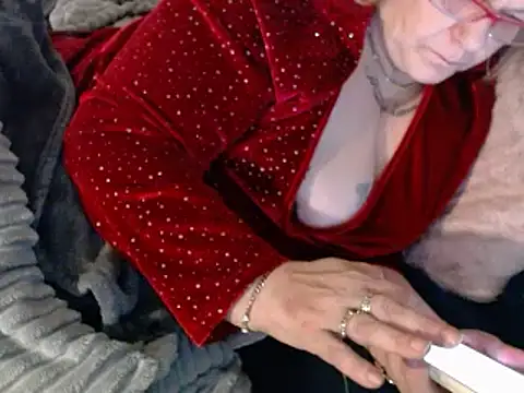 housewife shantie online show from February 14, 9:24 am