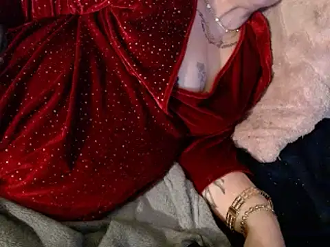 housewife shantie online show from February 14, 9:43 pm