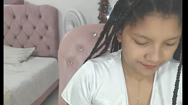 Snapshot of elly_willis chatting on January 1, 10:13 pm elly willis online show from January 1, 10:13 pm