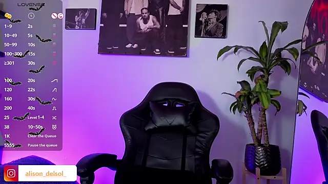 Snapshot of Alisson_Wynter chatting on December 4, 3:27 am Alisson Wynter online show from December 4, 3:27 am