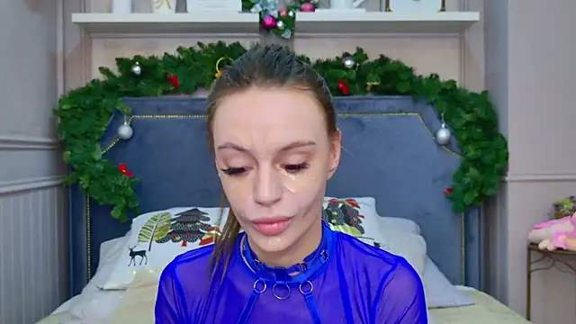 Snapshot of RebeccaMartons chatting on December 23, 12:57 am RebeccaMartons online show from December 23, 12:57 am