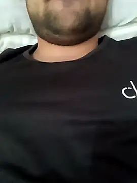 Snapshot of smartboy010101 chatting on March 9, 3:32 am smartboy010101 online show from March 9, 3:32 am