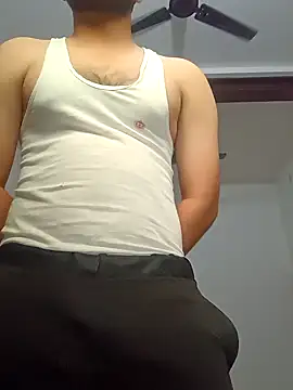 Snapshot of smartboy010101 chatting on March 20, 7:47 am smartboy010101 online show from March 20, 7:47 am