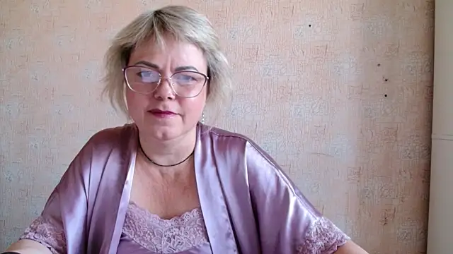 Snapshot of sweetsunset11 chatting on September 24, 4:38 am sweetsunset11 online show from September 24, 4:38 am