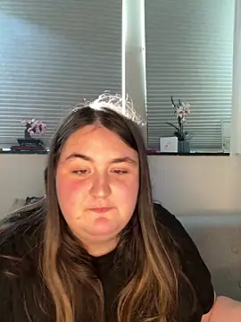 Snapshot of hotiee chatting on April 1, 2:03 pm hotiee online show from April 1, 2:03 pm