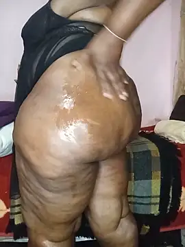 Snapshot of Sweetblackassxxx505 chatting on June 2, 11:40 pm Sweetblackassxxx505 online show from June 2, 11:40 pm