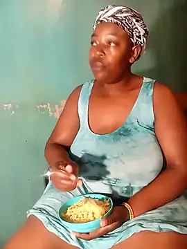 Snapshot of curvyloneah75 chatting on March 10, 6:27 am curvyloneah75 online show from March 10, 6:27 am