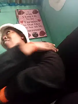 Snapshot of curvyloneah75 chatting on March 19, 1:51 pm curvyloneah75 online show from March 19, 1:51 pm