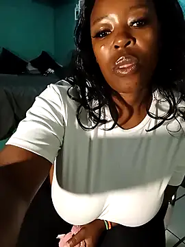 Snapshot of curvyloneah75 chatting on March 20, 8:09 am curvyloneah75 online show from March 20, 8:09 am