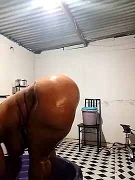 Snapshot of curvyloneah75 chatting on October 4, 7:39 am curvyloneah75 online show from October 4, 7:39 am