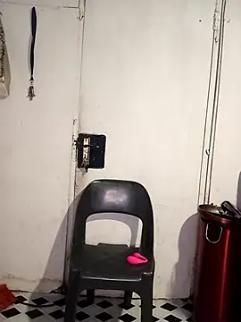 Snapshot of curvyloneah75 chatting on November 15, 4:21 am curvyloneah75 online show from November 15, 4:21 am