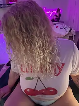 CurvyAnonymousGirl89 online show from April 7, 5:02 pm