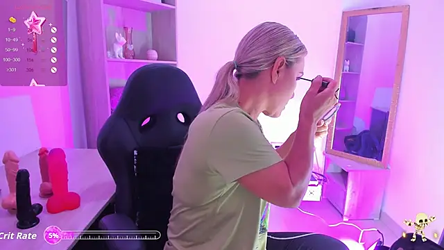 Evangeline johns online show from November 4, 8:08 pm