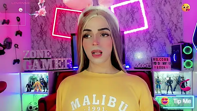 Snapshot of Alessa_mullen chatting on February 23, 3:24 am Alessa mullen online show from February 23, 3:24 am