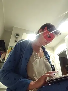 Snapshot of Vagabondainnamorata chatting on October 12, 4:44 am Vagabondainnamorata online show from October 12, 4:44 am