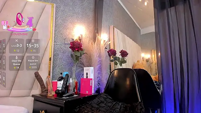 Madison-Diaz online show from December 5, 1:42 pm